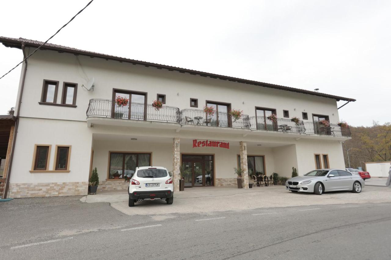 Pensiune Restaurant Liana Mehadija Εξωτερικό φωτογραφία